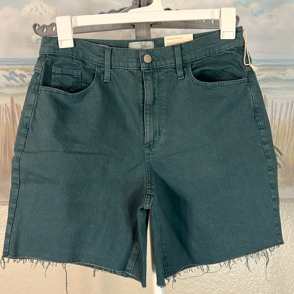 NWT GREEN HIGH WAISTED VINTAGE BERMUDA SHORT, JEAN CUT OFF, SLIM HIP & LEG